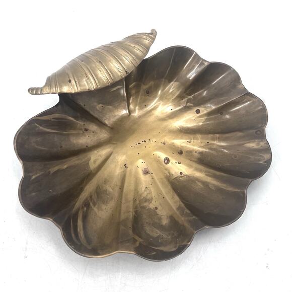 Vintage Mid Century Large Brass Seashell Shell Tray Beach House Nautical Decor - Picture 1 of 7